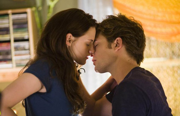 Top 10 classic kissing scenes in movies