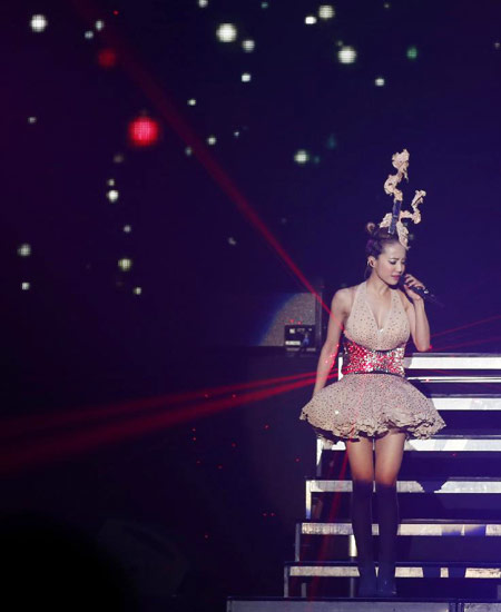 Jolin Tsai holds concert in London