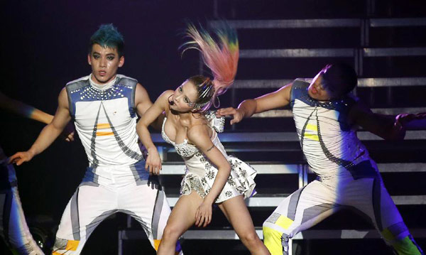 Jolin Tsai holds concert in London