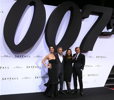 'Skyfall' beats 'Lincoln' at box office