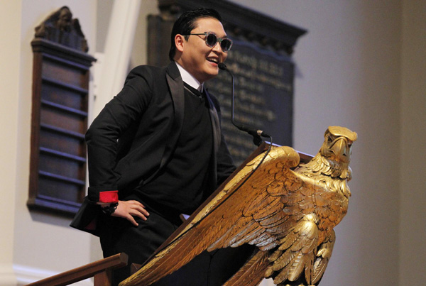 PSY speaks at Harvard University