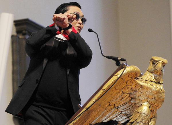 PSY speaks at Harvard University