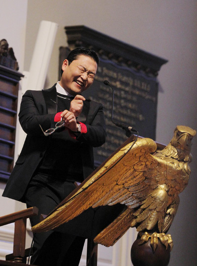 PSY speaks at Harvard University