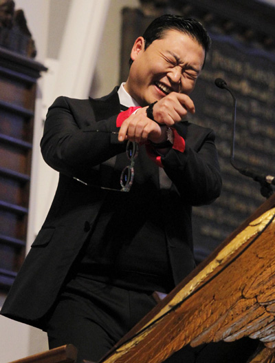 PSY speaks at Harvard University