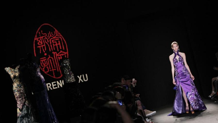 Chinese designer shows collection in Paris