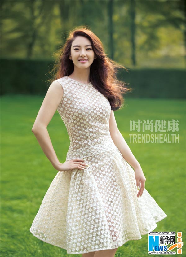 Zhang Yuqi shows off perfect figure in newly-released photos