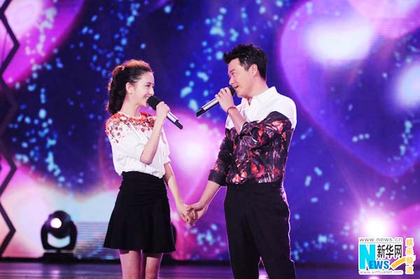 Cheng Sicheng, Tong Liya hold traditional wedding