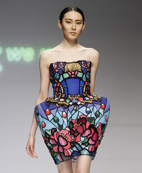 Designers present creations at China Fashion Week<BR>