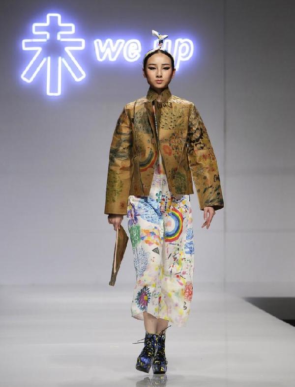 Designers present creations at China Fashion Week<BR>