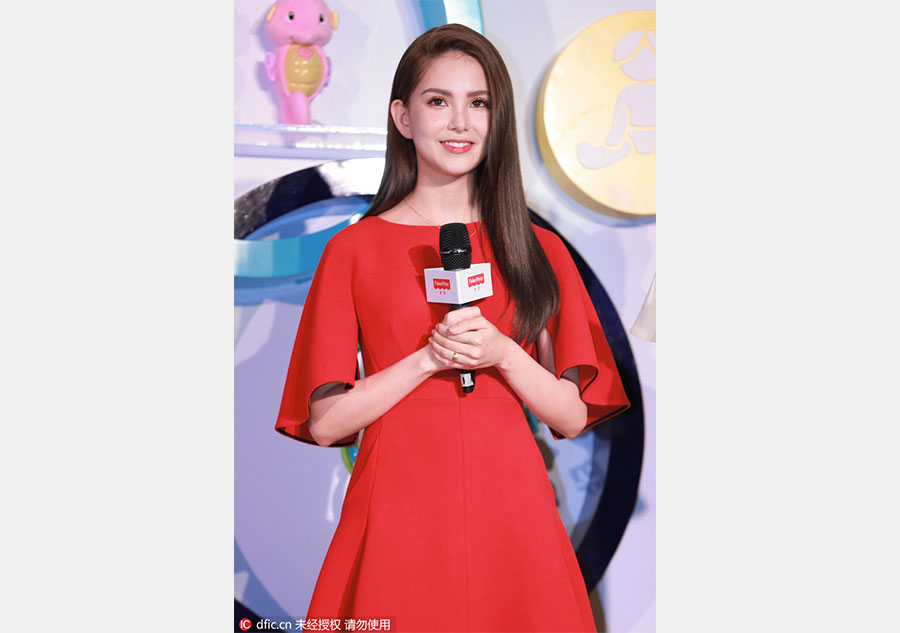 Hannah Quinlivan presents in Shanghai