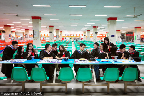 Graduation photos get creative in China