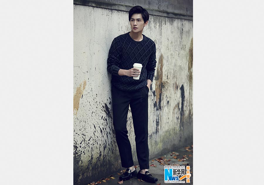 Actor Yang Yang poses for street snaps
