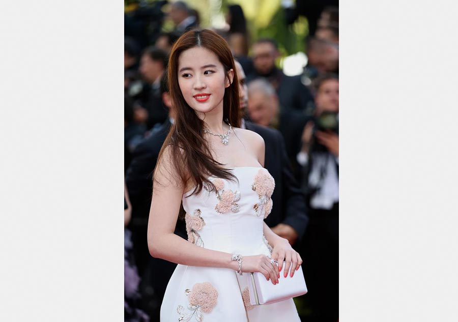 Chinese stars at opening ceremony of 69th Cannes