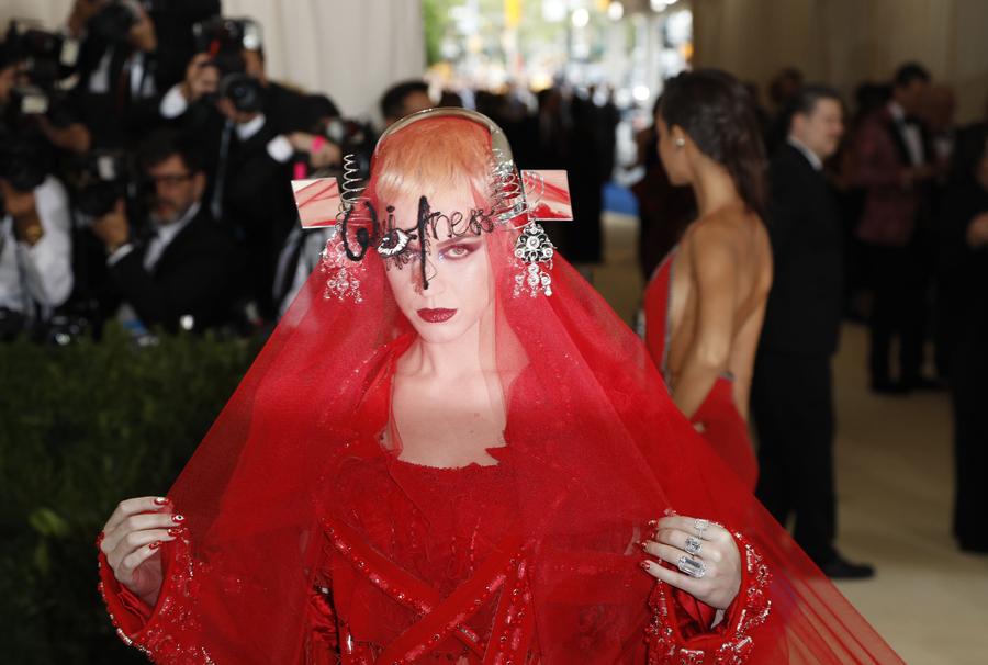 2017 Met Gala honoring Japanese designer Rei Kawakubo kicks off