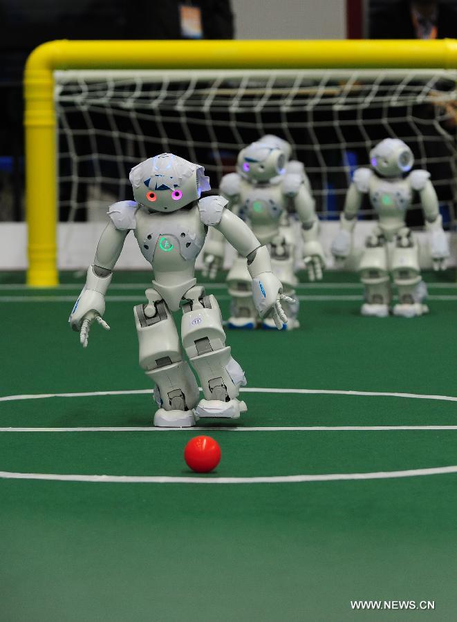 Robots kick off soccer match in E china