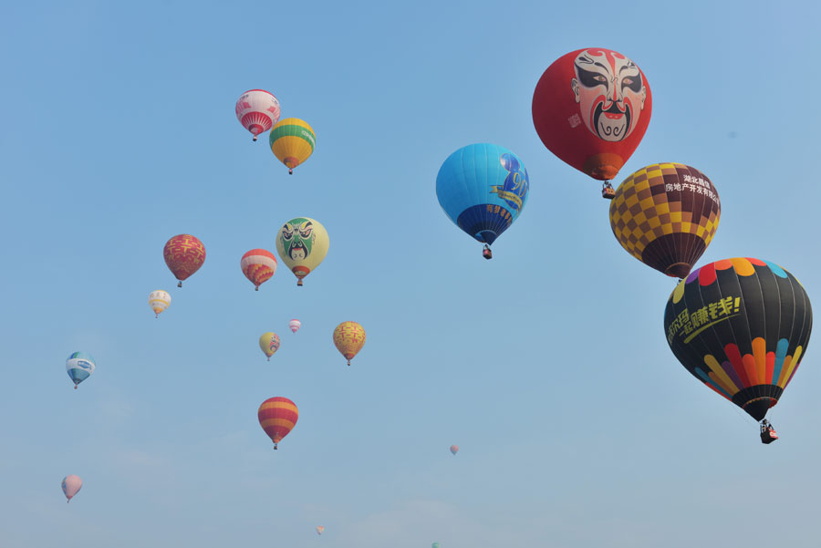 Hot air balloon challenge kicks off in C China