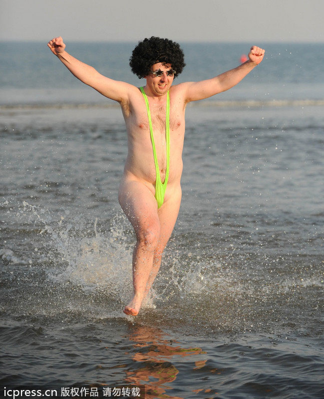 Hundreds in UK take Boxing Day dip for charity