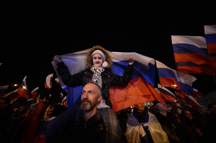 Crimeans start celebrating pending referendum outcome