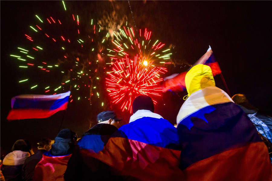 Crimeans start celebrating pending referendum outcome