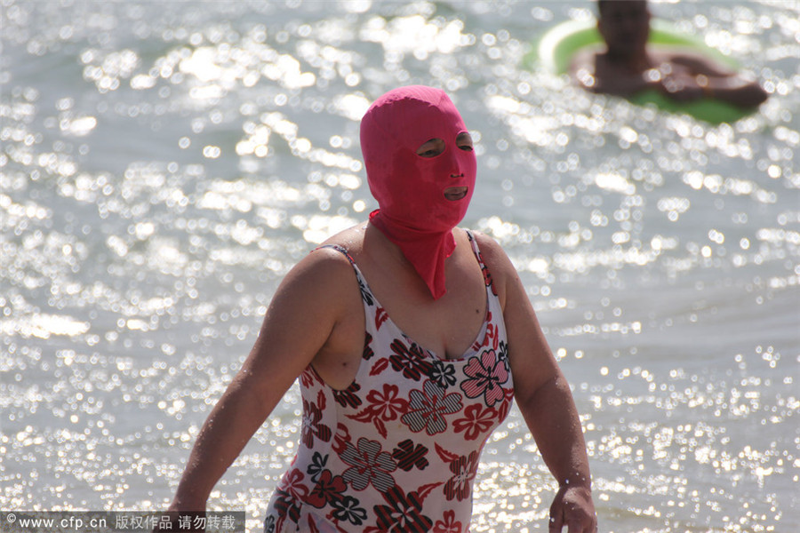 'Face-Bikini' swimwear trend sweeps East China