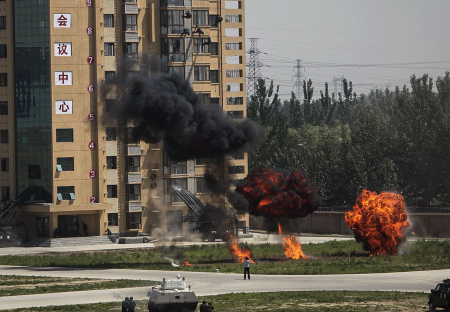 Beijing stages anti-terror drill