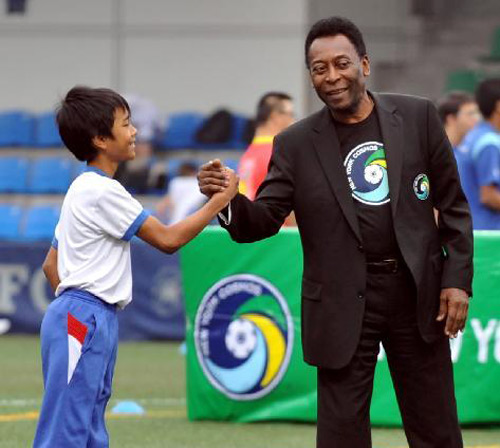 Pele visits Hong Kong football club