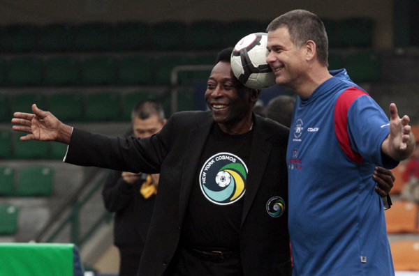 Pele visits Hong Kong football club