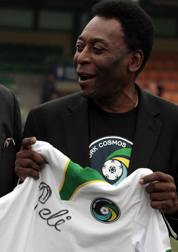 Pele visits Hong Kong football club