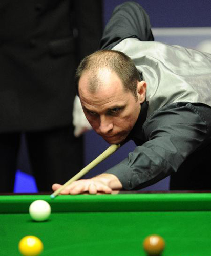 Hendry crashes Perry in Snooker Worlds