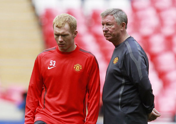 Man U midfielder Scholes hangs up boots