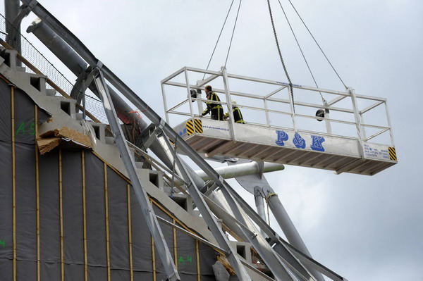 1 dead, 13 injured in Dutch stadium roof collapse