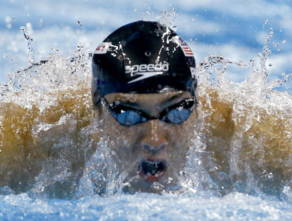 Lochte outclasses Phelps to win 200m freestyle