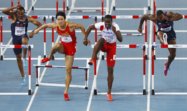 Robles wins 110 metres hurdles world title