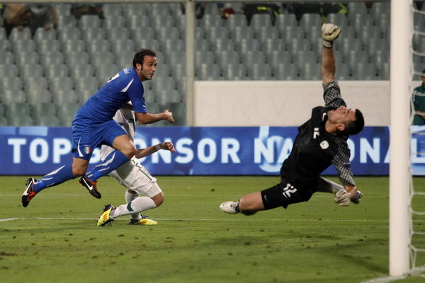 Italy qualify for Euro 2012 with win over Slovenia