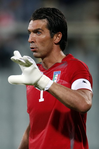 Italy qualify for Euro 2012 with win over Slovenia