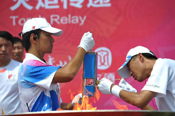 Torch bearers carry flame through Tongren