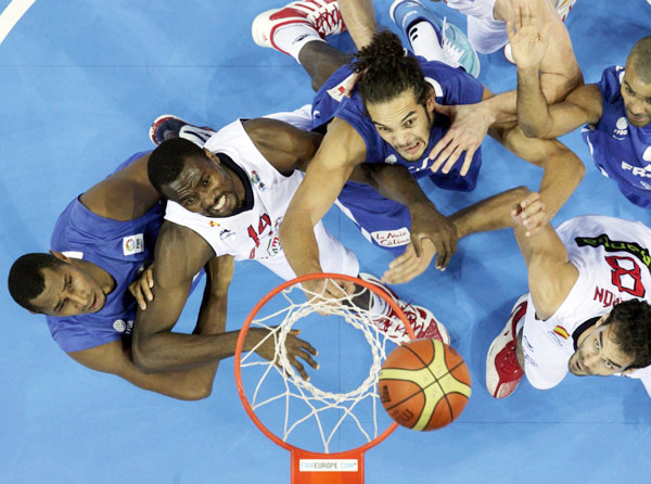 Spain retain European basketball title