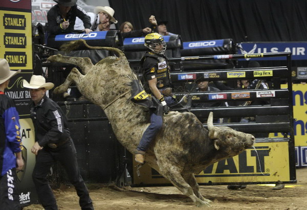 Brizilian bull rider wins PBR world finals