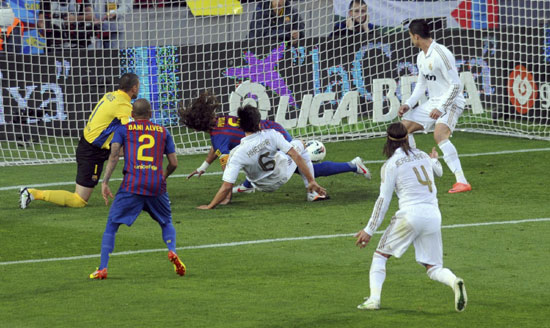Real Madrid beat Barcelona 2-1 in Spanish derby