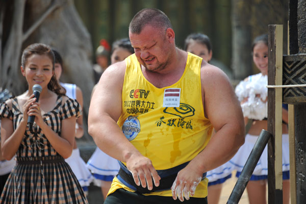 Top strongmen lift profile in China