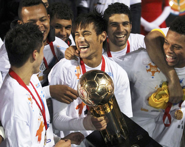 Neymar leads Santos to Recopa Sudamericana title