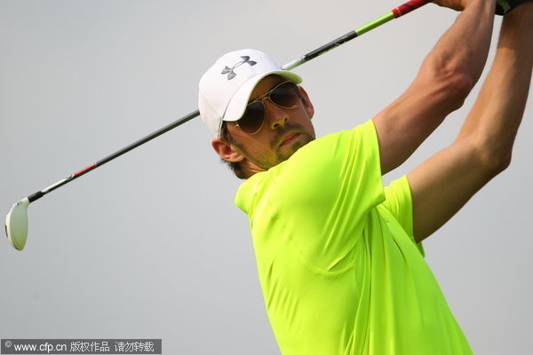 Celebrities tee off in South China golf tournament