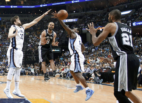 Spurs sweeps Grizzlies 93-86, back to NBA finals