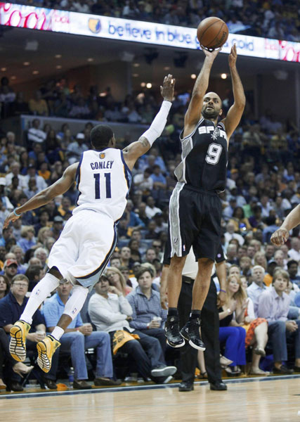 Spurs sweeps Grizzlies 93-86, back to NBA finals