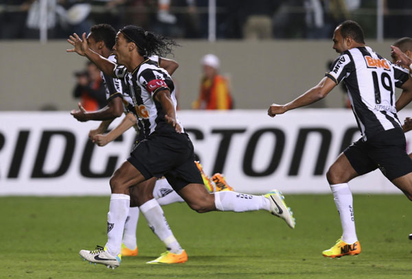 Ronaldinho's Atletico earn Libertadores final berth