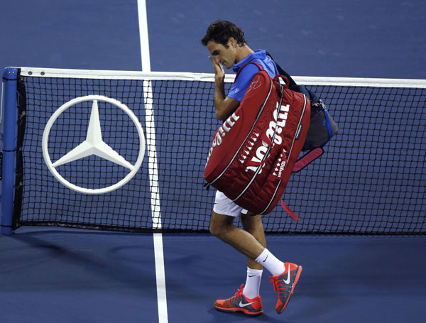 Federer knocked out of US Open by Robredo