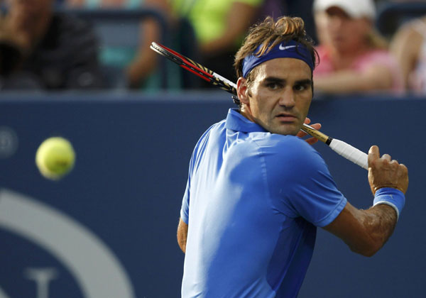 Federer knocked out of US Open by Robredo