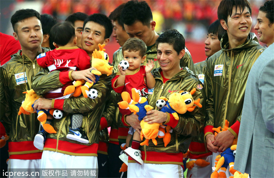 Guangzhou Evergrande claims CSL title with ease