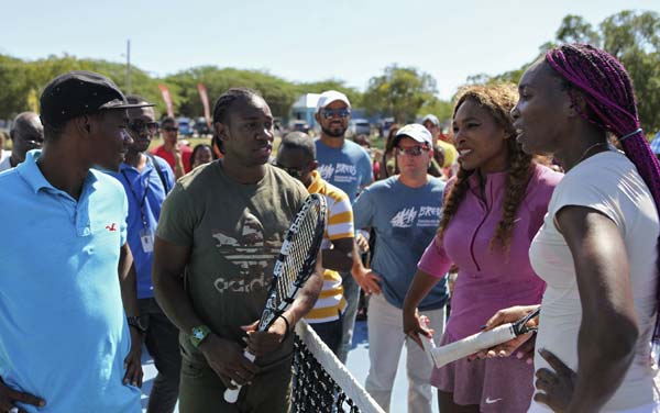 Williams sisiter, Olympic sprinters join in tennis clinic