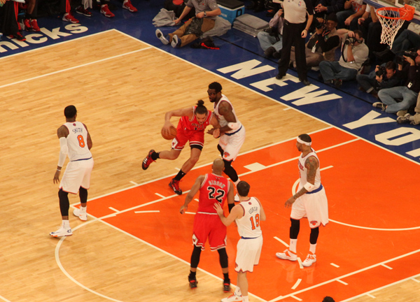 Knicks secure a lead to beat Bulls